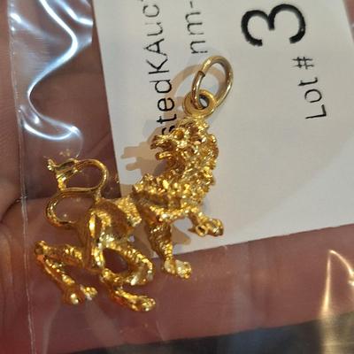 gold tone full body lion charm