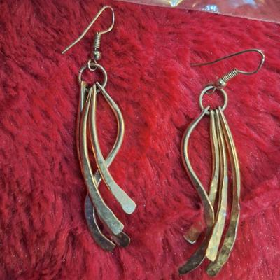 silvertone dangle earrings- no markings found