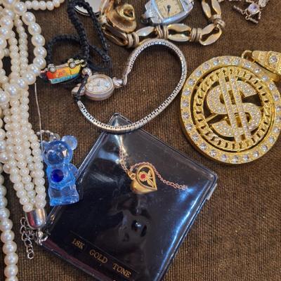 misc. jewelry pieces- may be broken