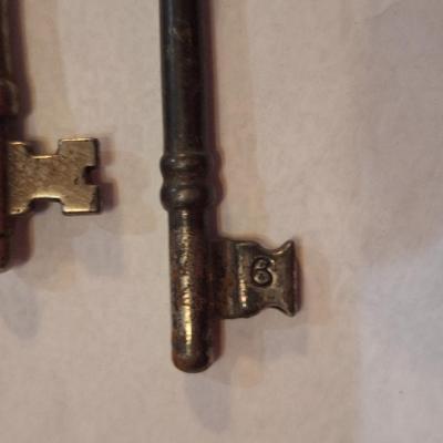 2 skeleton keys