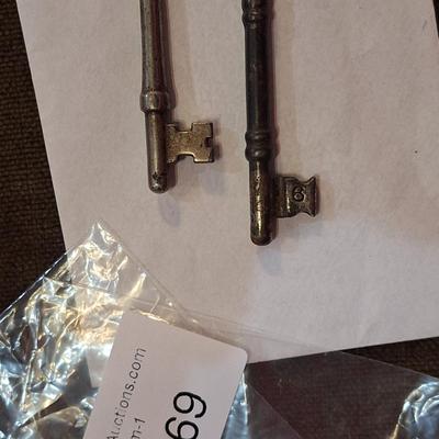2 skeleton keys