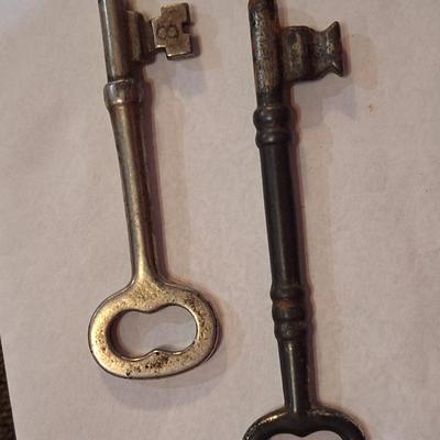 2 skeleton keys