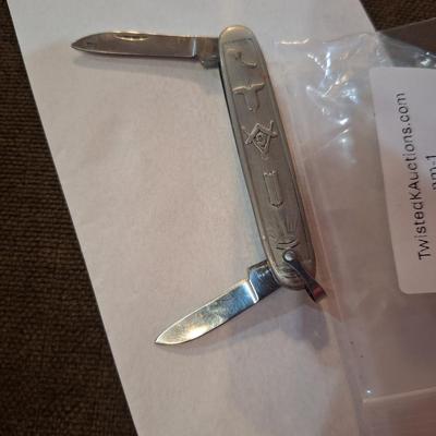 vintage Masonic 2 blade knife