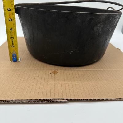 Antique Cast Iron Dutch Oven w/ Lid & Bail Handle – Camp Cooking Pot