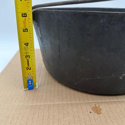 Antique Cast Iron Dutch Oven w/ Lid & Bail Handle – Camp Cooking Pot