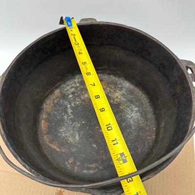 Antique Cast Iron Dutch Oven w/ Lid & Bail Handle – Camp Cooking Pot