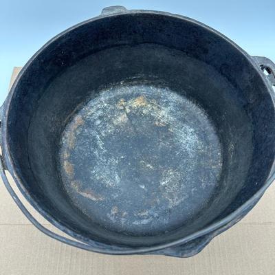Antique Cast Iron Dutch Oven w/ Lid & Bail Handle – Camp Cooking Pot