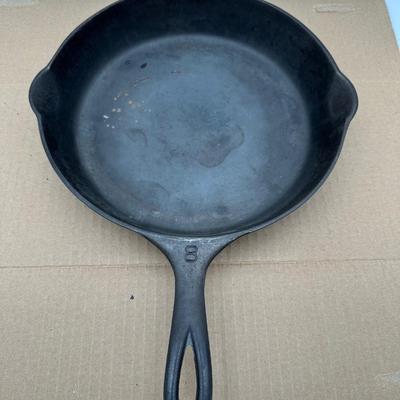 Vintage Griswold #8 Cast Iron Skillet – Large Block Logo – Erie PA – 704 B