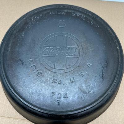 Vintage Griswold #8 Cast Iron Skillet – Large Block Logo – Erie PA – 704 B