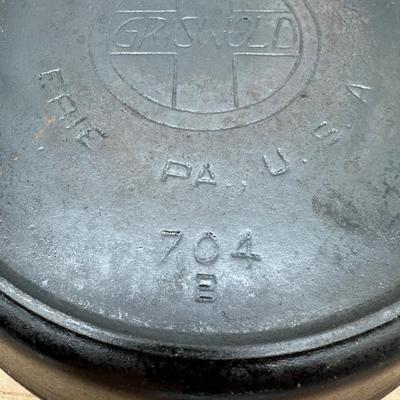 Vintage Griswold #8 Cast Iron Skillet – Large Block Logo – Erie PA – 704 B