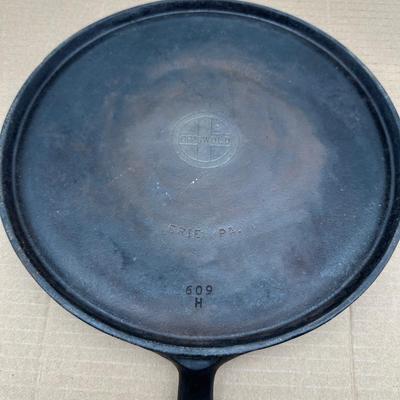 Vintage Griswold Cast Iron Round Griddle No. 9 – Erie, PA – Model 609 H