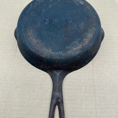 Vintage Griswold Cast Iron Skillet – Small Block Logo – Erie PA – c. 1940s
