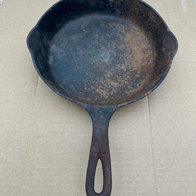 Vintage Griswold Cast Iron Skillet – Small Block Logo – Erie PA – c. 1940s