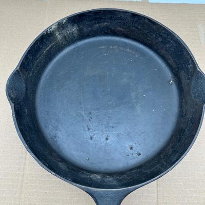 Vintage Griswold No. 8 Cast Iron Skillet – Small Block Logo – Erie, PA