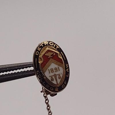 14 Karat Gold Detroit College of Law Delta Theta Phi Fraternity Pin- Approx Total Weight 3.54 Grams (#24)