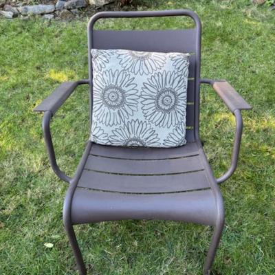 8 PIECE PATIO SET WITH PILLOWS
