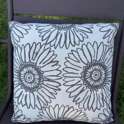 8 PIECE PATIO SET WITH PILLOWS