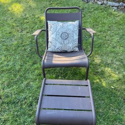 8 PIECE PATIO SET WITH PILLOWS