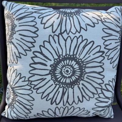 8 PIECE PATIO SET WITH PILLOWS