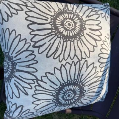 8 PIECE PATIO SET WITH PILLOWS