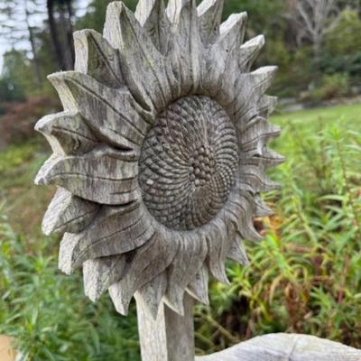 WOODEN SUNFLOWER BIRD FEEDER