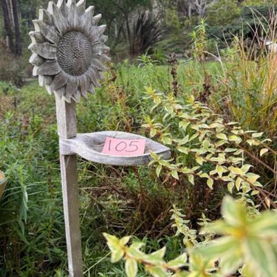 WOODEN SUNFLOWER BIRD FEEDER