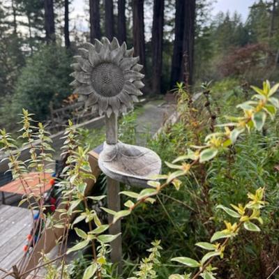WOODEN SUNFLOWER BIRD FEEDER