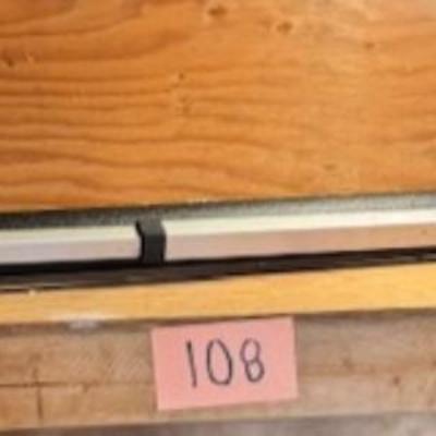 THULE LOCKING TRUCK BED BIKE RACK