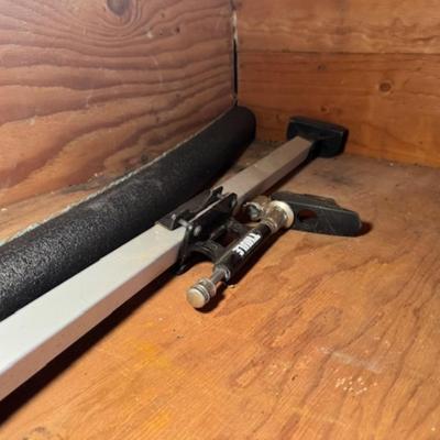 THULE LOCKING TRUCK BED BIKE RACK