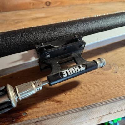 THULE LOCKING TRUCK BED BIKE RACK