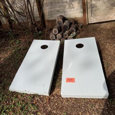 CORN HOLE WITH SAND BAGS