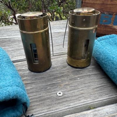 WOODEN CRATE WITH METAL STAR AND MORE