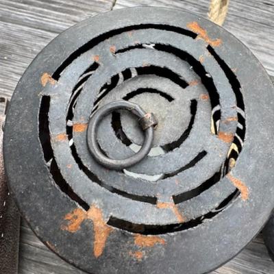 WOODEN CRATE WITH METAL STAR AND MORE