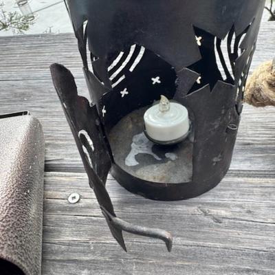 WOODEN CRATE WITH METAL STAR AND MORE