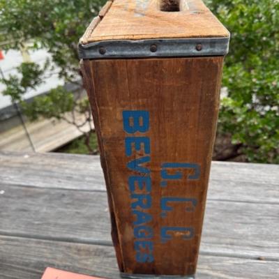 WOODEN CRATE WITH METAL STAR AND MORE