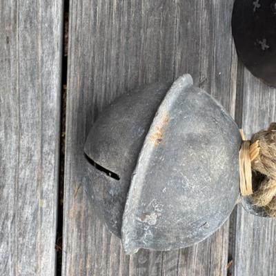 WOODEN CRATE WITH METAL STAR AND MORE