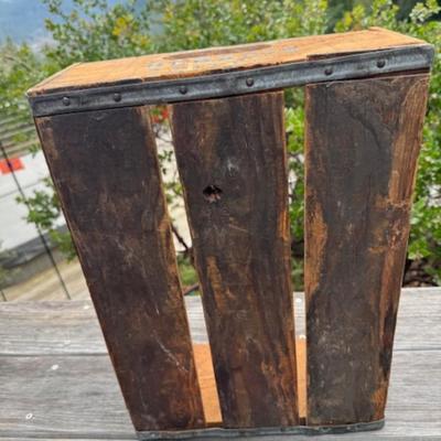 WOODEN CRATE WITH METAL STAR AND MORE