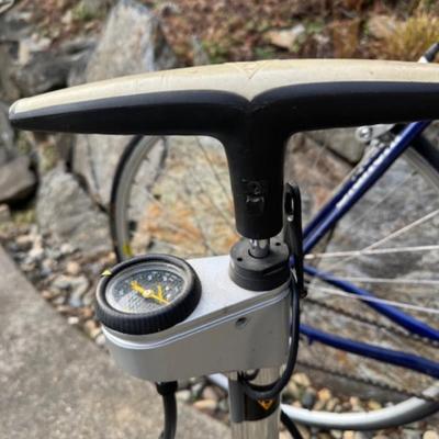 BIANCHI BIKE AND PUMP