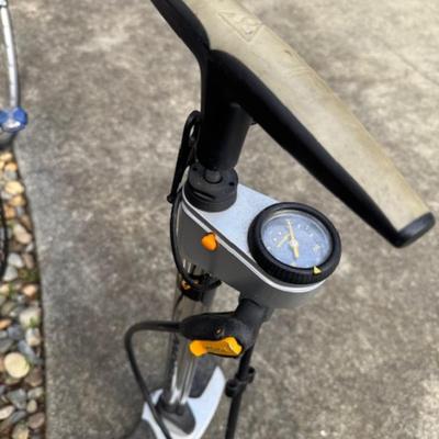 BIANCHI BIKE AND PUMP