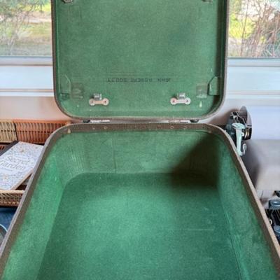 REMINGTON MANUAL TYPEWRITER WITH CASE