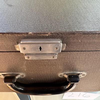 REMINGTON MANUAL TYPEWRITER WITH CASE