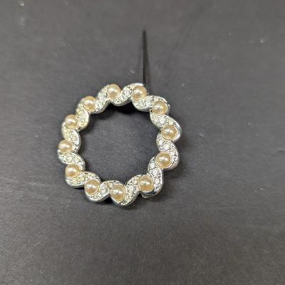 Napier Vintage Silver Tone & Faux Pearl Wreath Circle Brooch