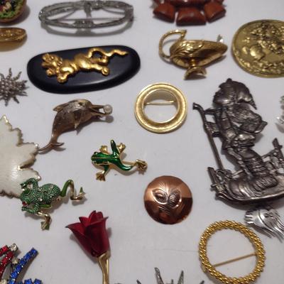 Collection of Brooches (#38)