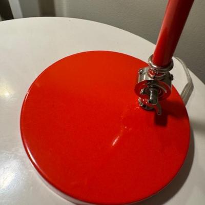 BEDROOM SET WITH BED, SIDE TABLES, AND LAMPS