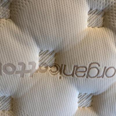 BEDROOM SET WITH BED, SIDE TABLES, AND LAMPS