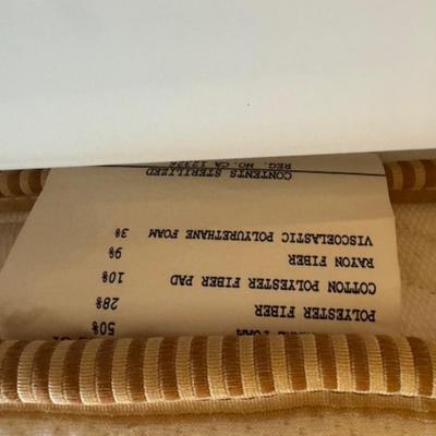 BEDROOM SET WITH BED, SIDE TABLES, AND LAMPS