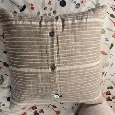 BEDROOM SET WITH BED, SIDE TABLES, AND LAMPS