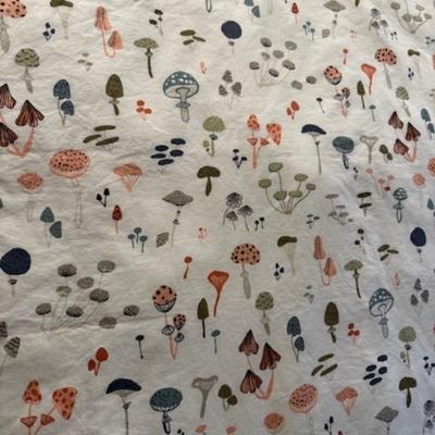 BEDROOM SET WITH BED, SIDE TABLES, AND LAMPS