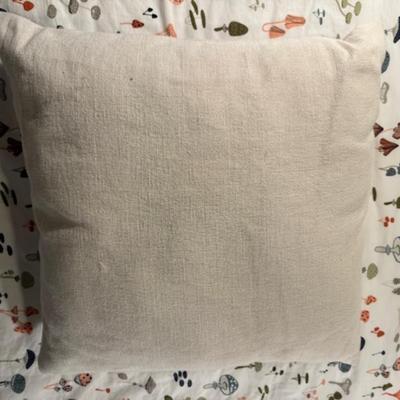 BEDROOM SET WITH BED, SIDE TABLES, AND LAMPS