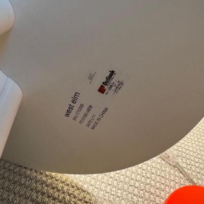 BEDROOM SET WITH BED, SIDE TABLES, AND LAMPS